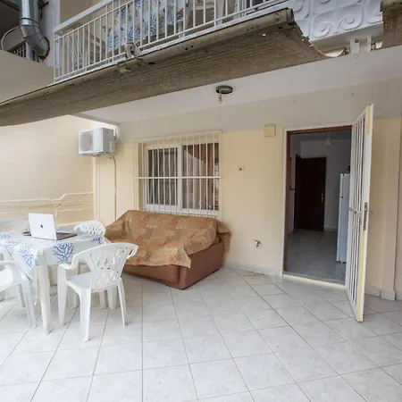 Ntanga Anna-maria Apartment Flogita